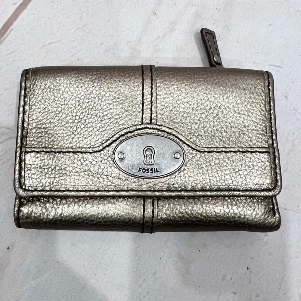 Fossil Golden Bronze Metallic Leather Keyhole Medium Trifold Maddox Wallet